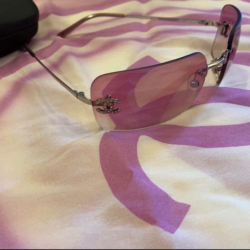 RARE AUTHENTIC VINTAGE CHANEL Y2K CRYSTAL CC RIMLESS SUNGLASSES ⭐️⭐️⭐️⭐️⭐️ - Picture 9 of 16